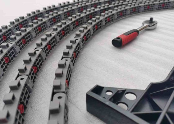 Sistema di sicurezza per la guida di autocarri con materiale ad alto contenuto di polimeri